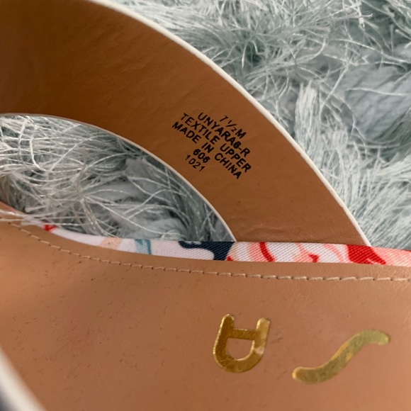 Unisa Flower Slip On Heel - Picture 4 of 5